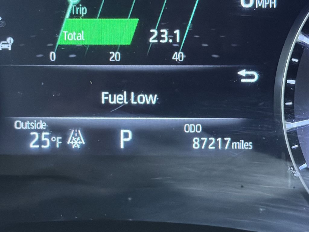 Used 2020 Toyota Highlander XLE image 11