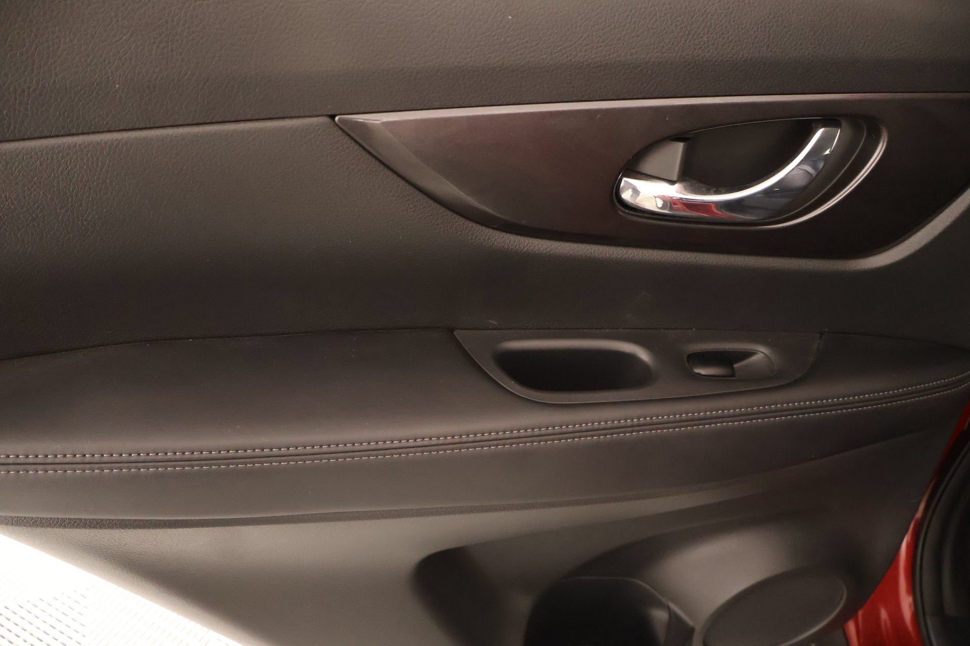Used 2018 Nissan Rogue SV FWD image 16