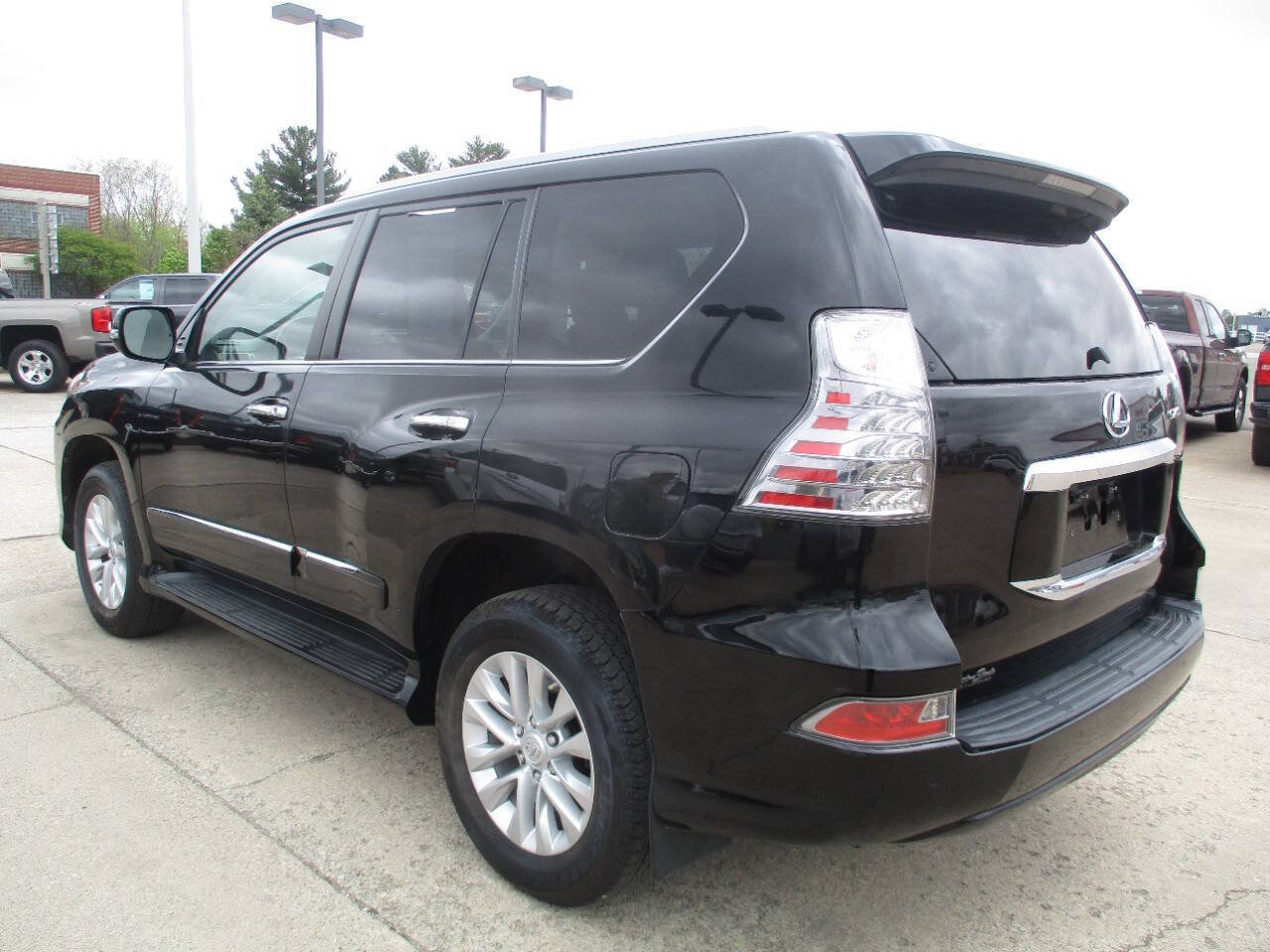 Used 2017 Lexus GX 460 Premium w/ Premium Package AWD/4WD image 4