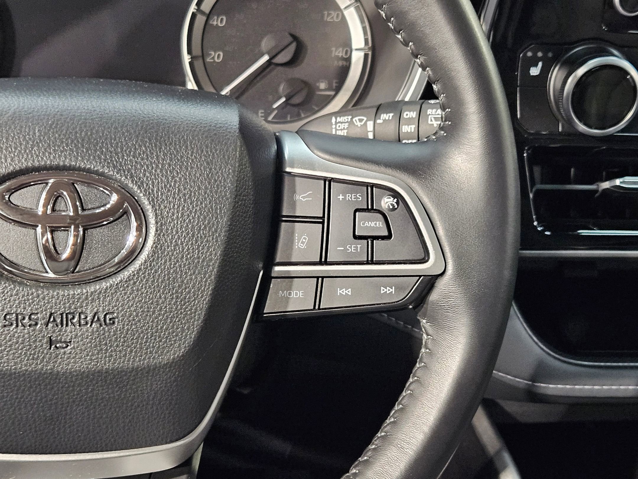Certified 2025 Toyota Highlander XLE AWD/4WD image 29