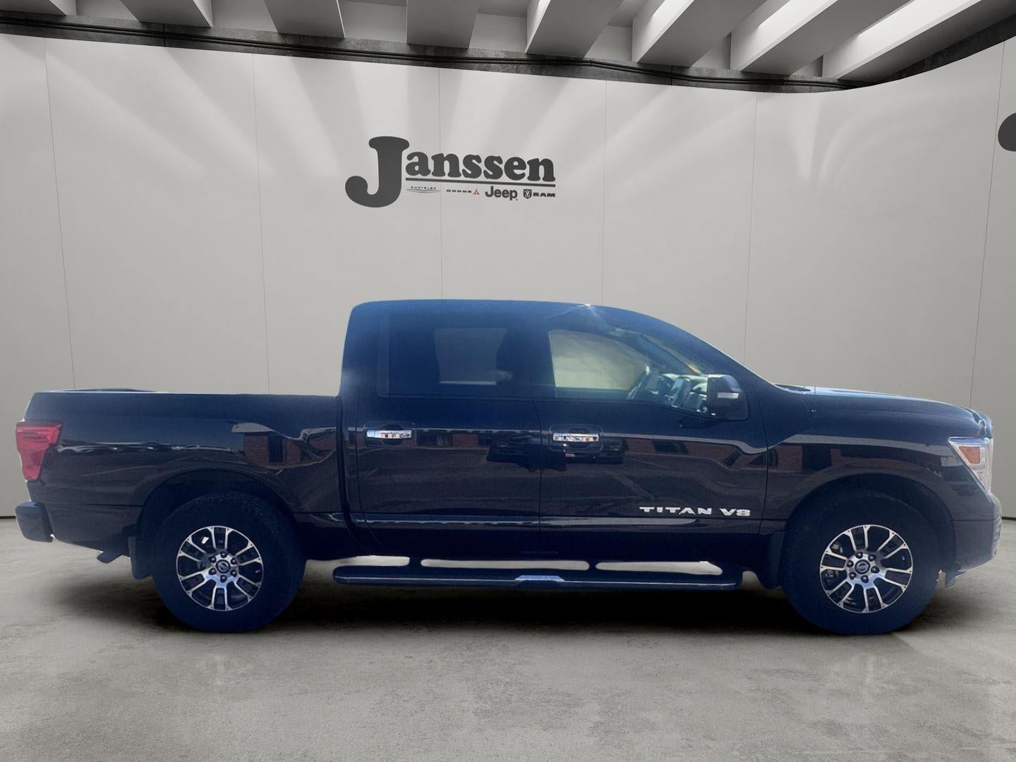 Used 2020 Nissan Titan SV w/ SV Convenience Package AWD/4WD image 5