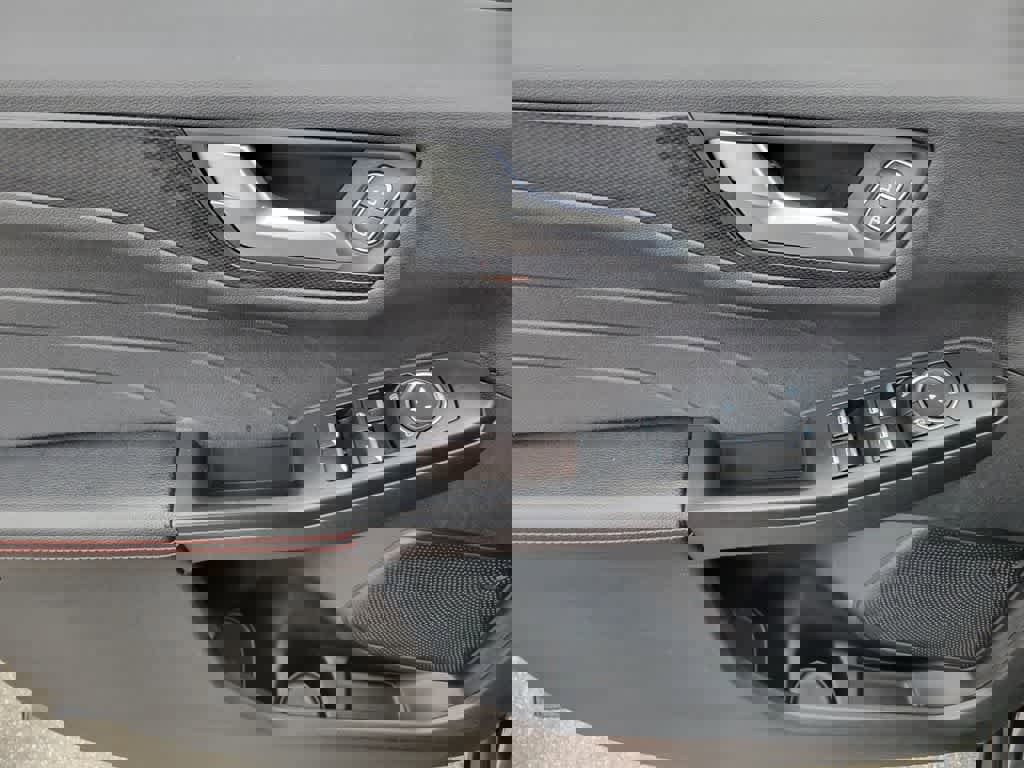 Used 2025 Ford Escape ST-Line image 18