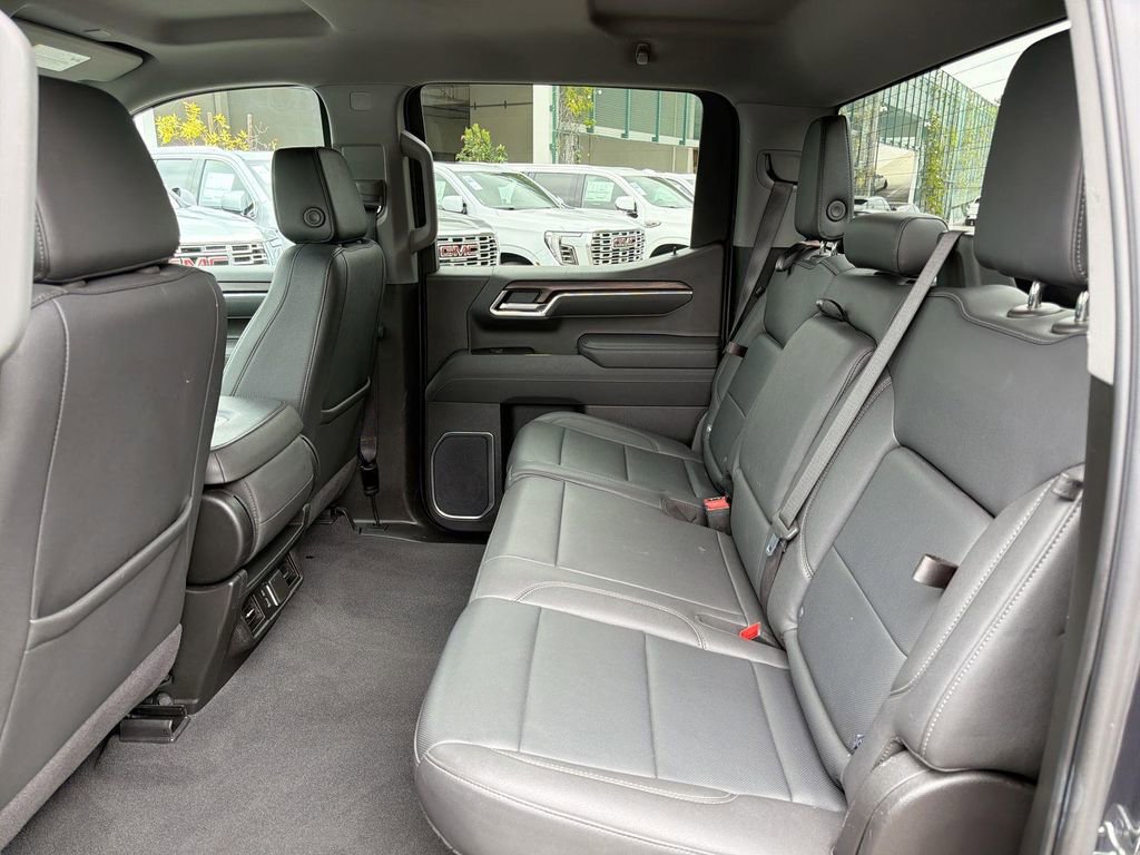 Used 2025 GMC Sierra 1500 SLT AWD/4WD image 26
