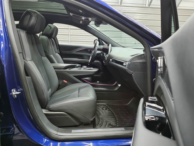 Used 2024 Cadillac Lyriq Sport AWD/4WD image 15