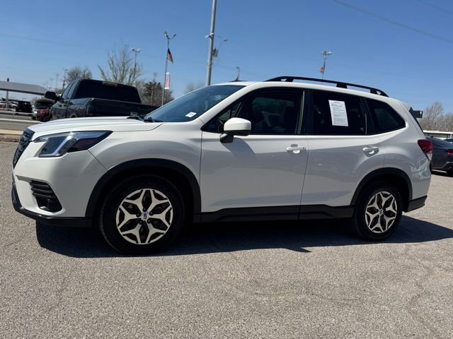 Used 2023 Subaru Forester Premium AWD/4WD image 3