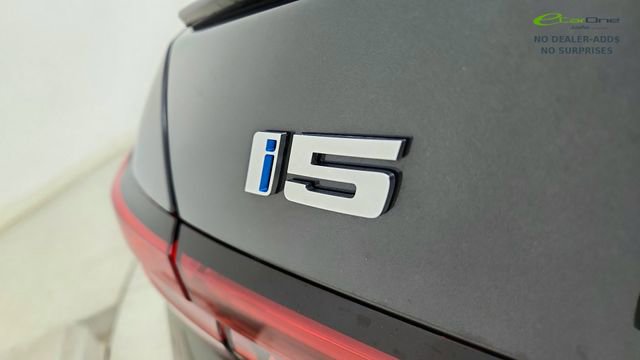 Used 2024 BMW i5 eDrive40i w/ M Sport Package image 17
