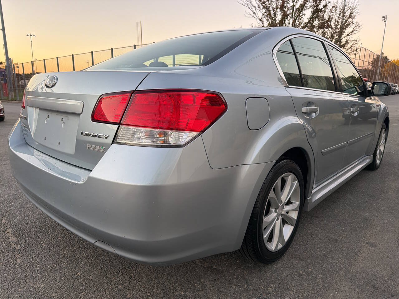 Used 2013 Subaru Legacy 2.5i Premium AWD/4WD image 3