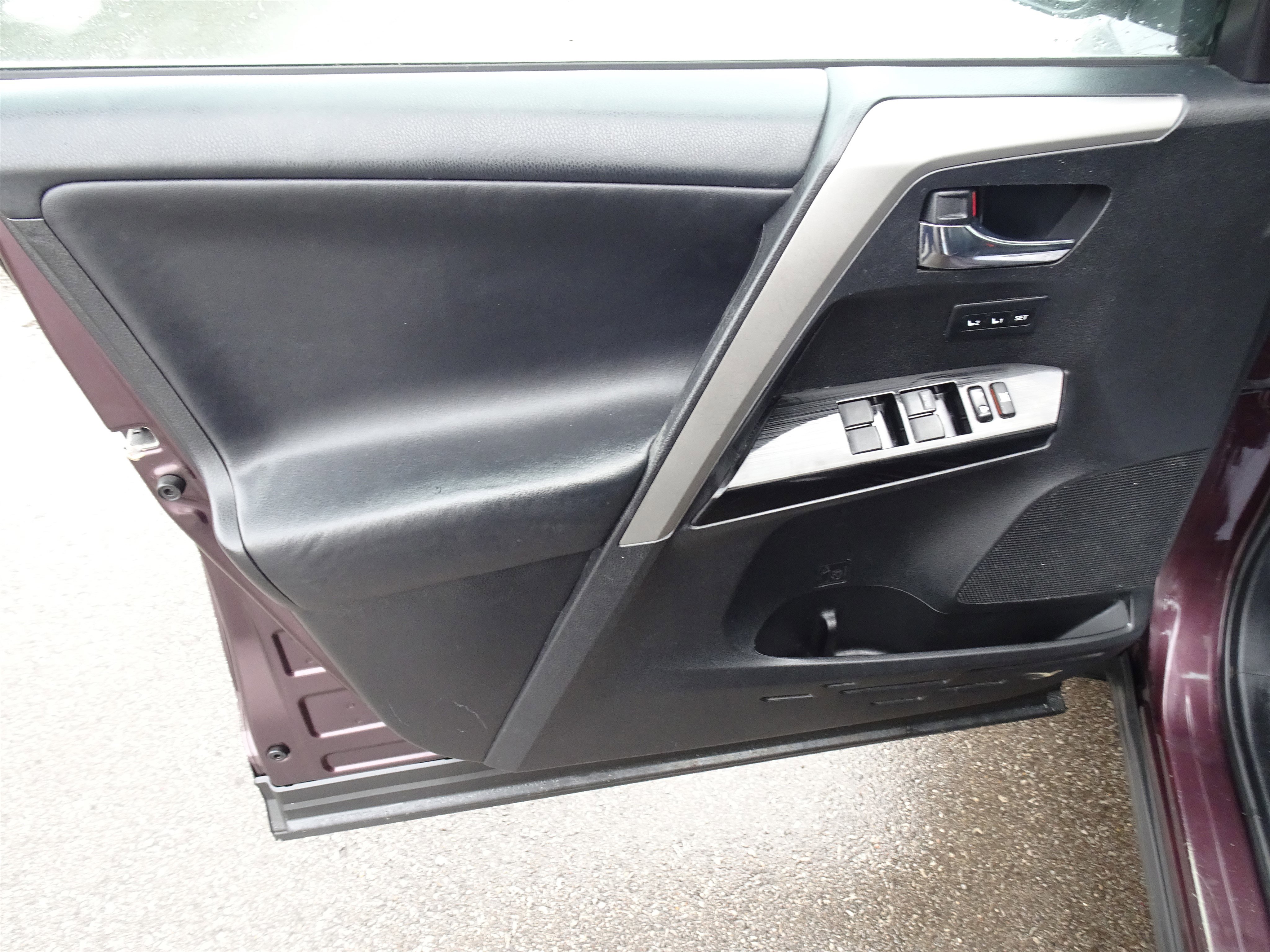 Used 2016 Toyota RAV4 Limited image 13