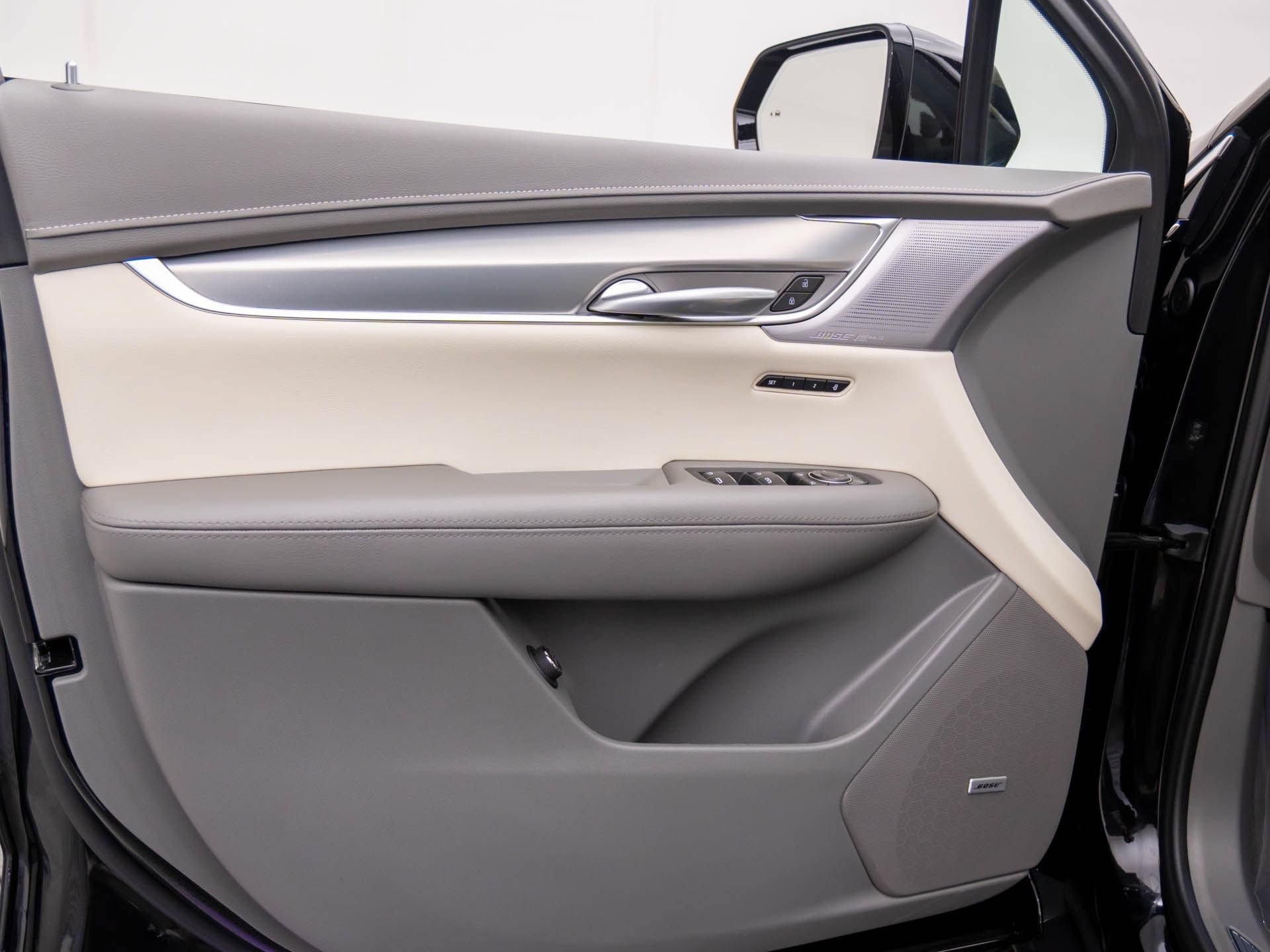 Certified 2025 Cadillac XT5 Premium Luxury w/ LPO, Floor Liner Package AWD/4WD image 12