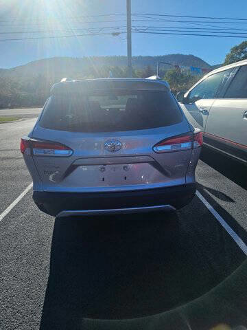 Used 2024 Toyota Corolla Cross LE image 5