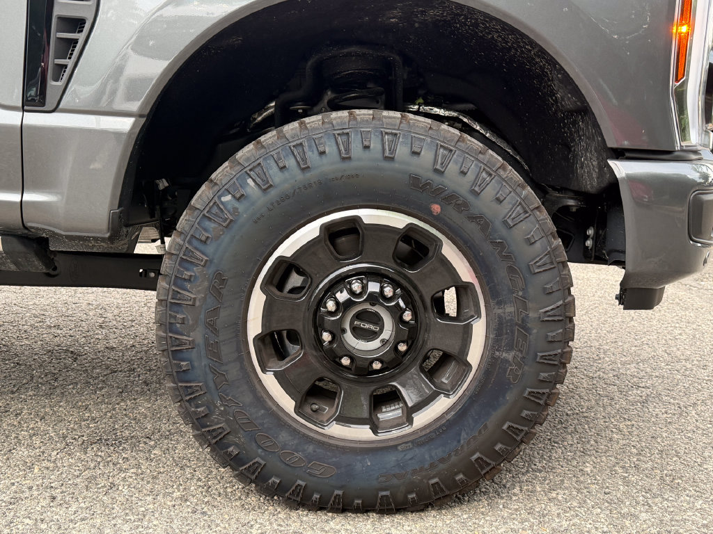 New 2026 Ford F350 Platinum w/ Tremor Off-Road Package AWD/4WD image 8
