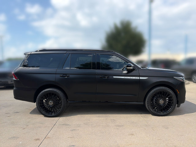 New 2026 Lincoln Navigator Reserve AWD/4WD image 4