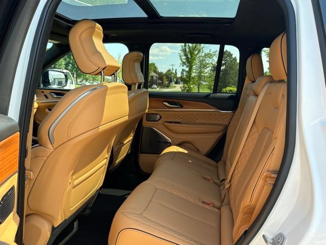 Used 2025 Jeep Grand Cherokee Summit AWD/4WD image 27