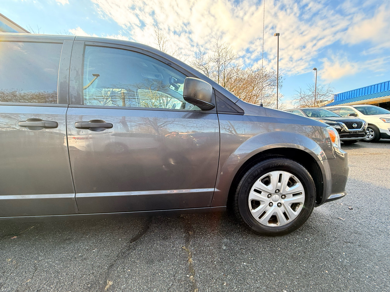 Used 2019 Dodge Grand Caravan SE w/ UConnect Hands-Free Group image 12
