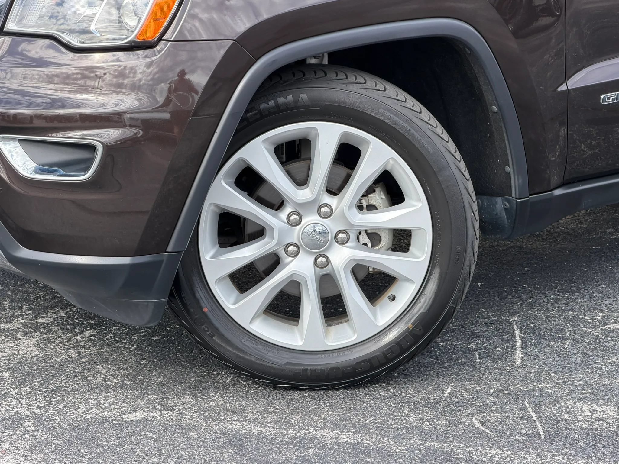 Used 2017 Jeep Grand Cherokee Limited RWD image 3