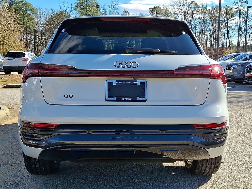 Used 2024 Audi Q8 e-tron Premium Plus image 5