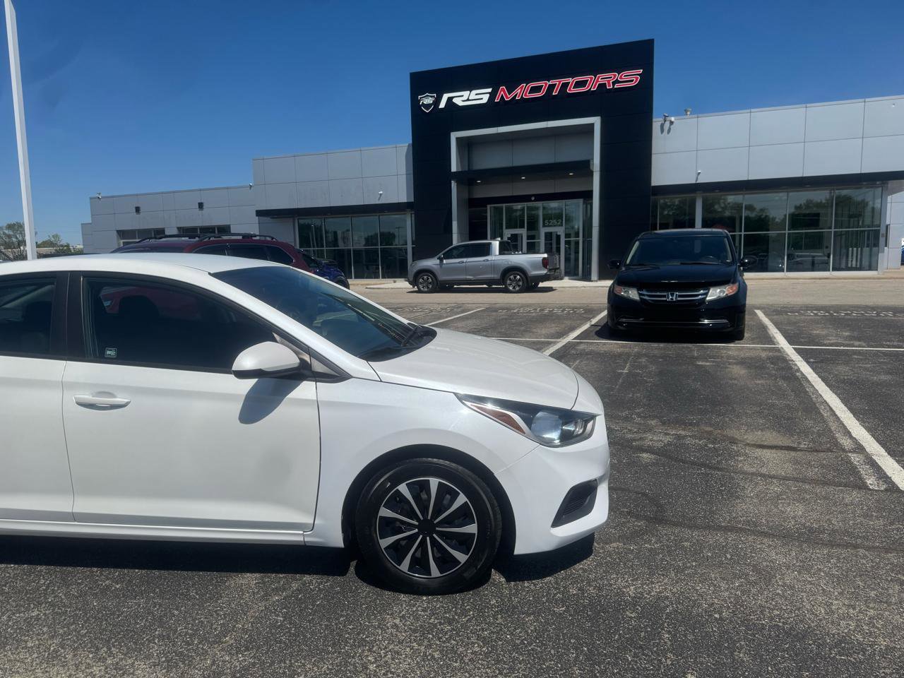 Used 2021 Hyundai Accent SE image 2