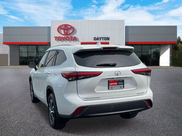 Used 2023 Toyota Highlander XLE AWD/4WD image 4