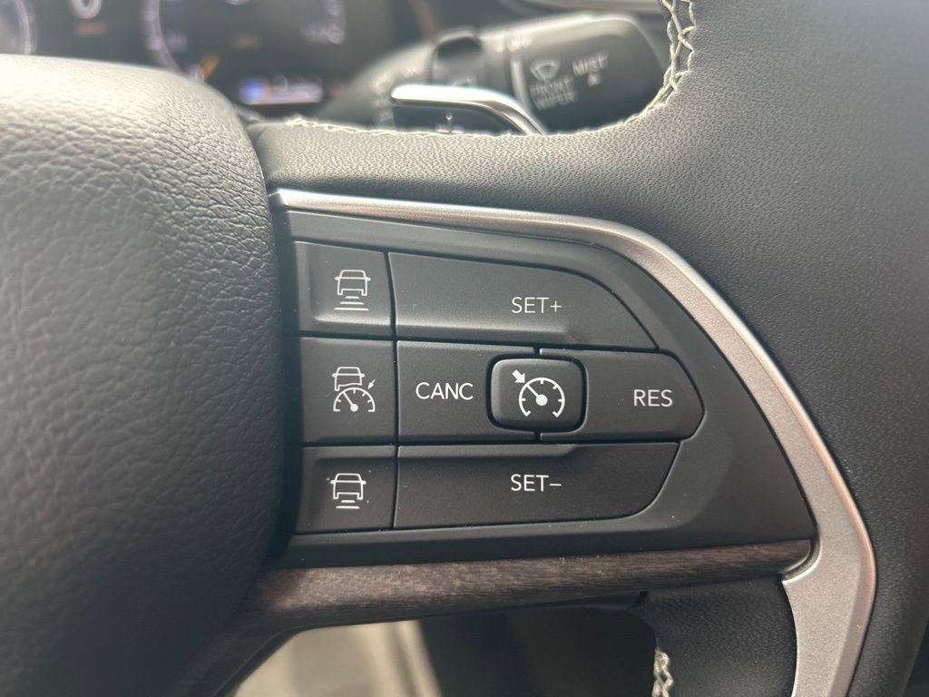 Used 2024 Jeep Grand Cherokee Limited image 29