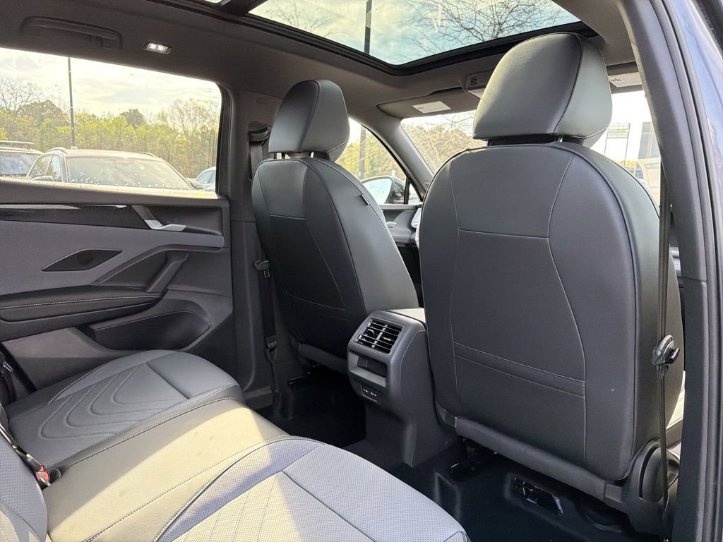 New 2026 Volkswagen Tiguan SE R-Line image 17