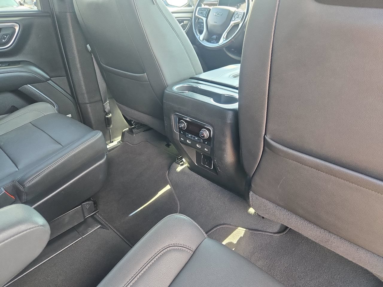 Used 2022 Chevrolet Suburban Z71 w/ Off-Road Capability Package AWD/4WD image 11