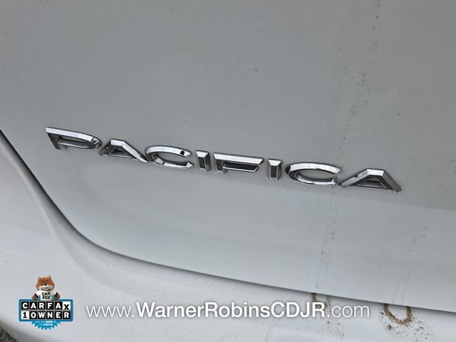 Used 2023 Chrysler Pacifica Touring-L FWD image 13