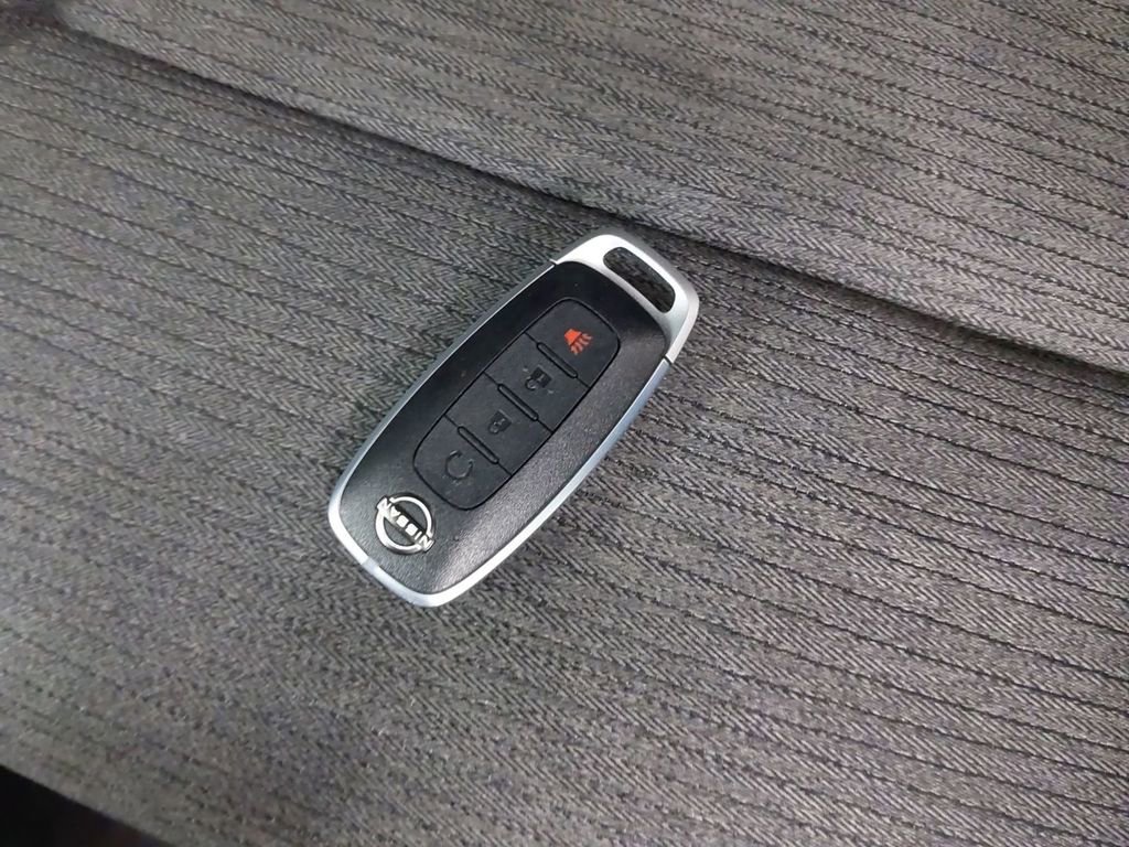 Used 2023 Nissan Rogue SV image 20