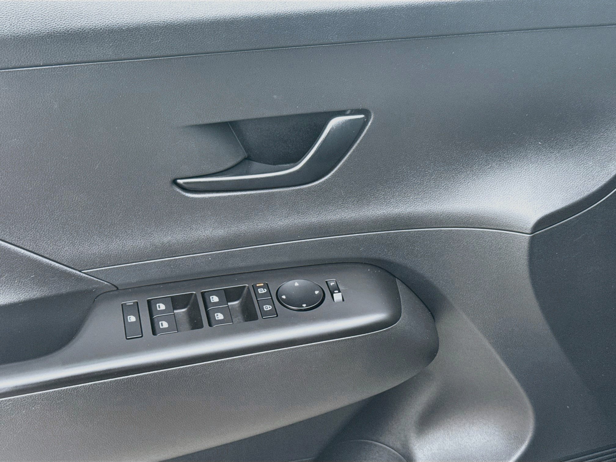 Used 2025 Hyundai Kona SEL FWD image 14