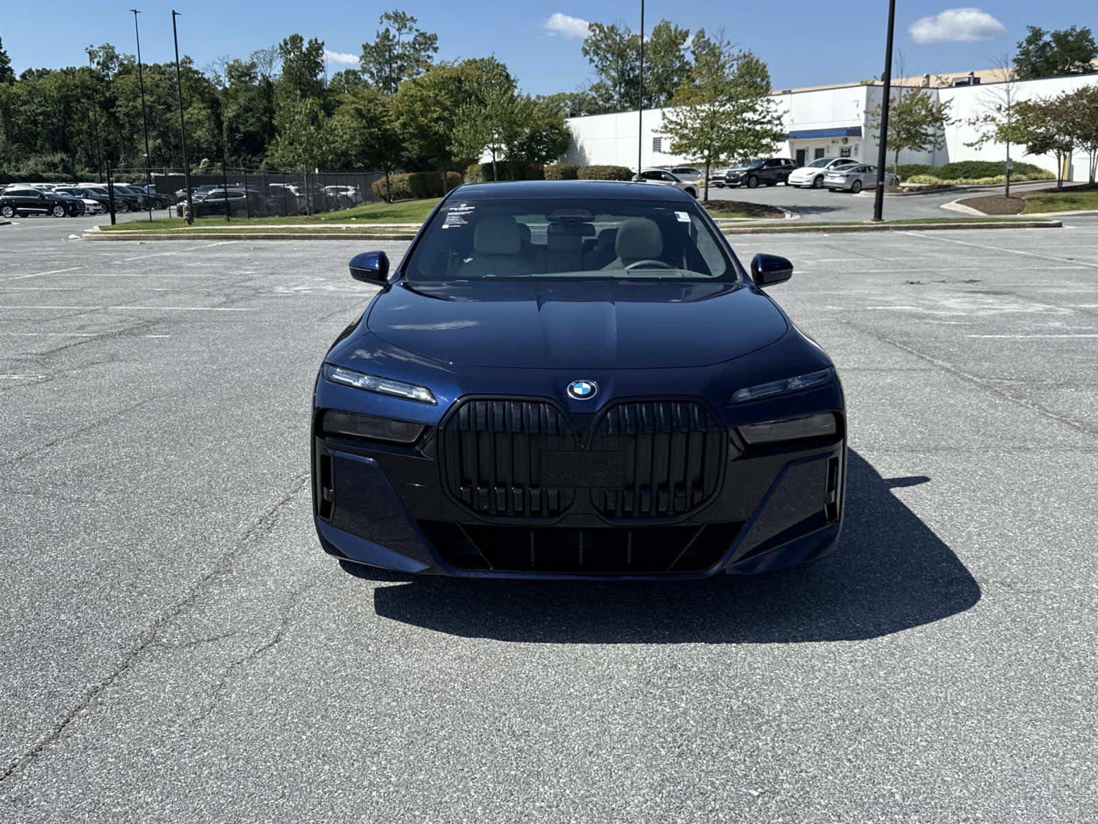 Used 2023 BMW i7 xDrive60 AWD/4WD image 8