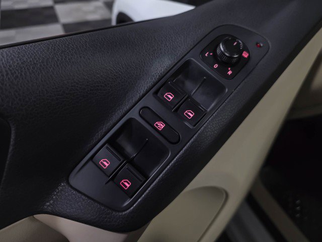 Used 2017 Volkswagen Tiguan S image 29