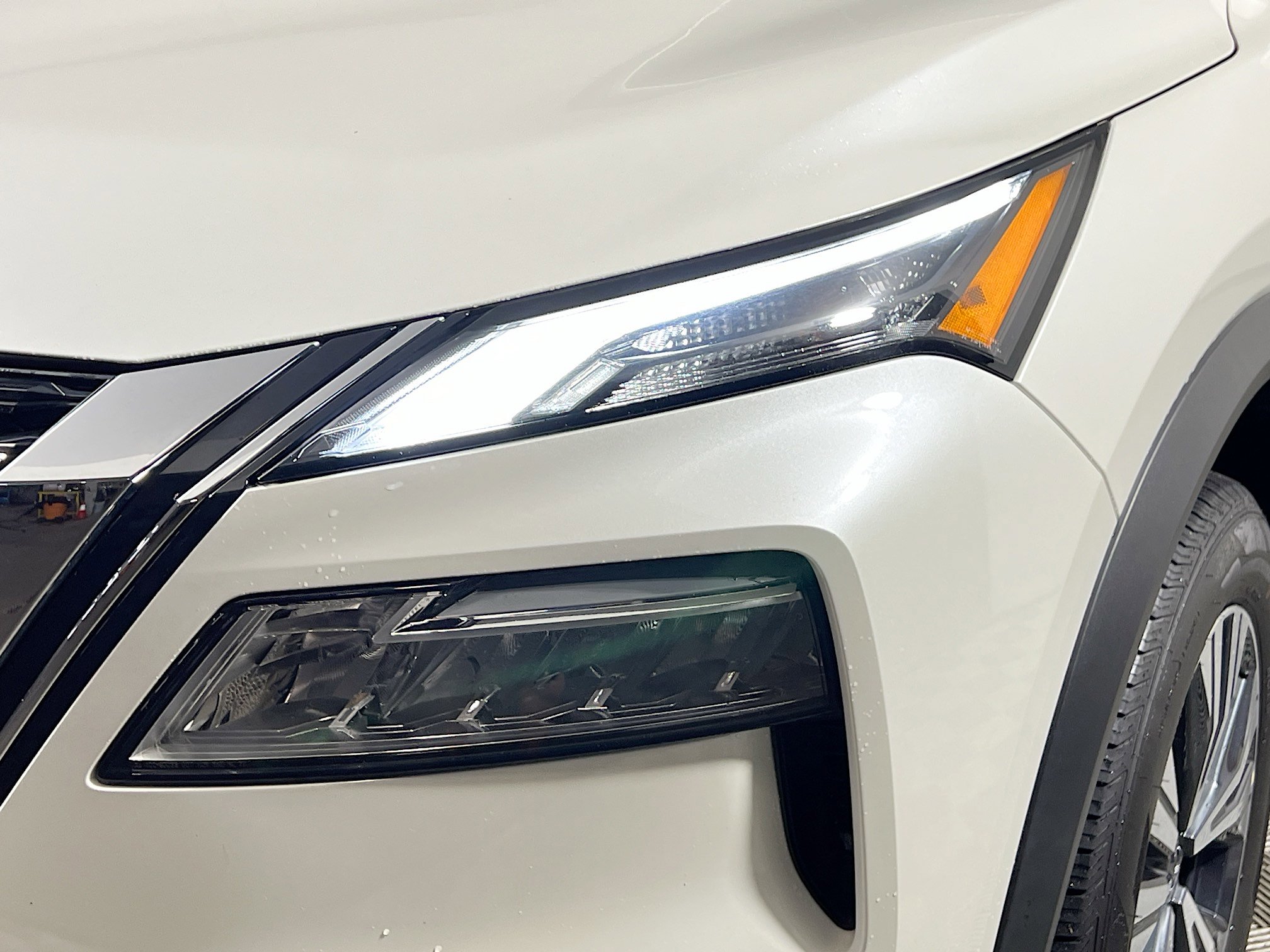 Used 2023 Nissan Rogue SV image 12