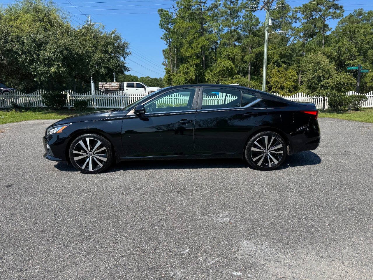 Used 2019 Nissan Altima 2.5 SR w/ SR Premium Package AWD/4WD image 3