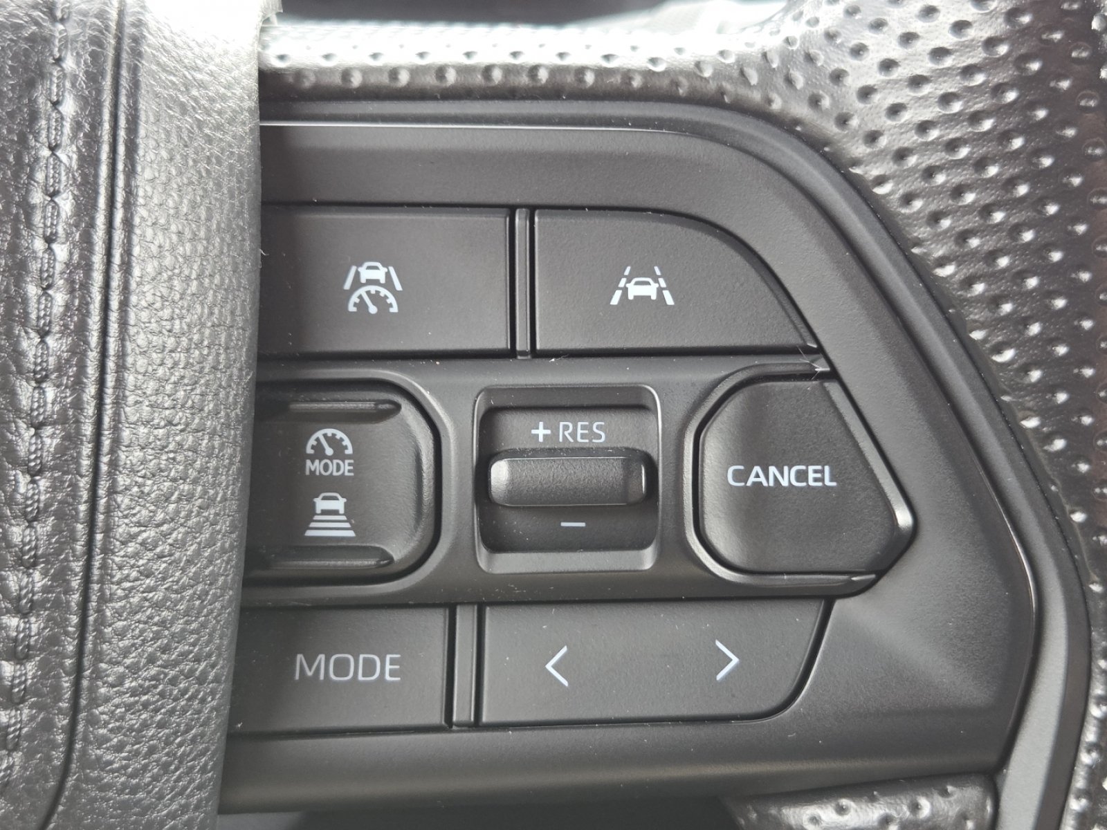 Used 2025 Toyota Tacoma SR5 AWD/4WD image 9