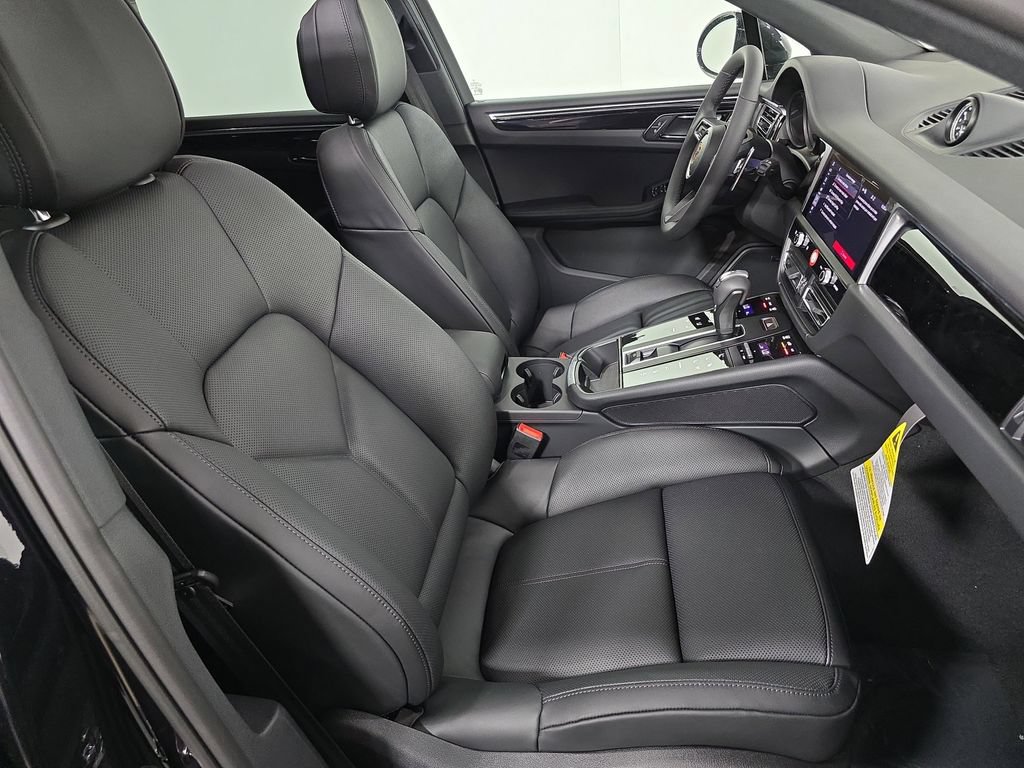 Certified 2026 Porsche Macan AWD/4WD image 27