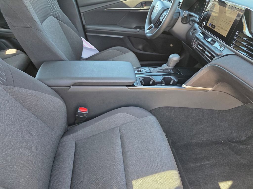 Used 2025 Toyota Camry LE image 21