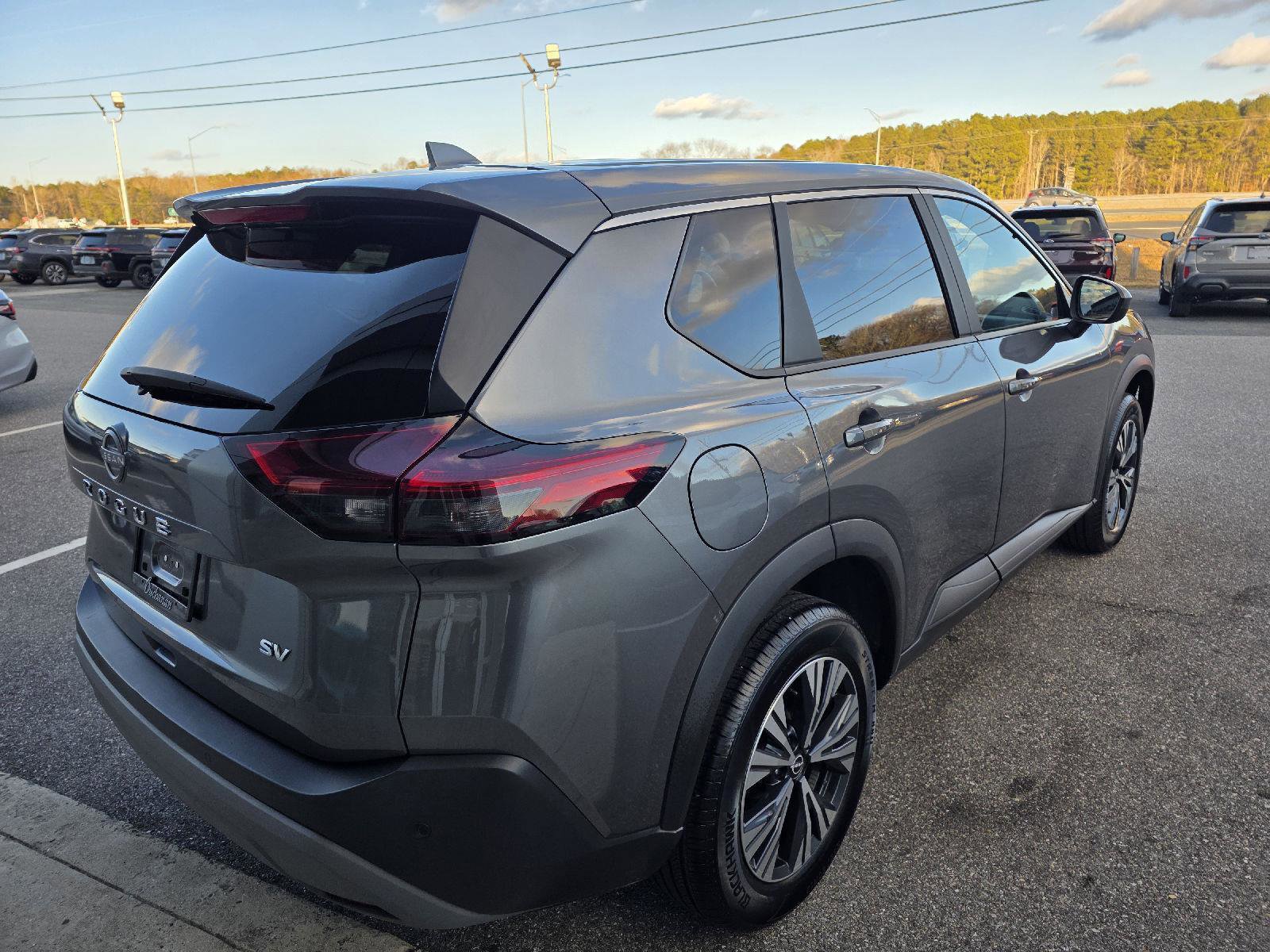 Used 2023 Nissan Rogue SV image 5