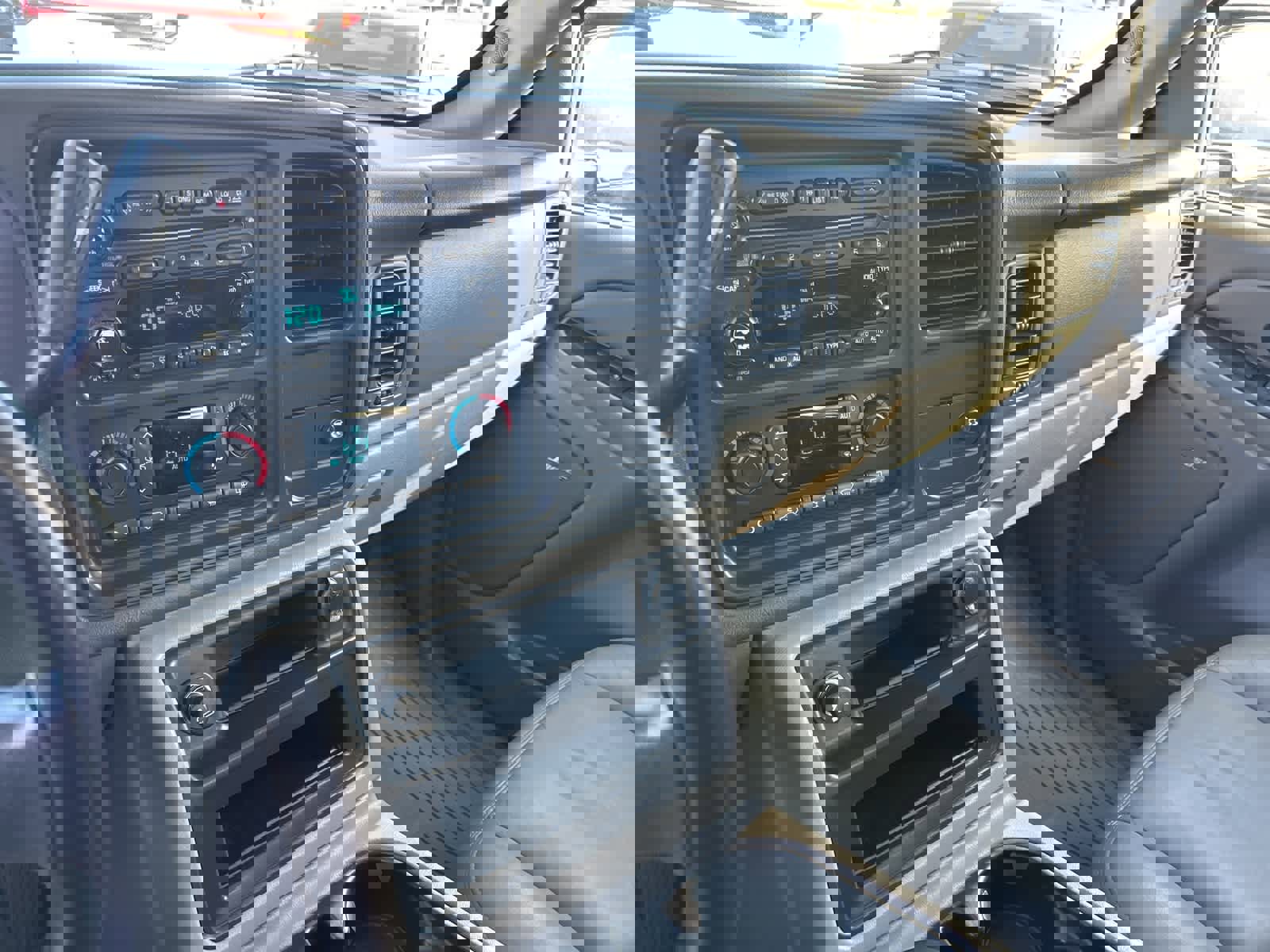 Used 2005 Chevrolet Avalanche Z71 w/ Sun And Sound Package image 51