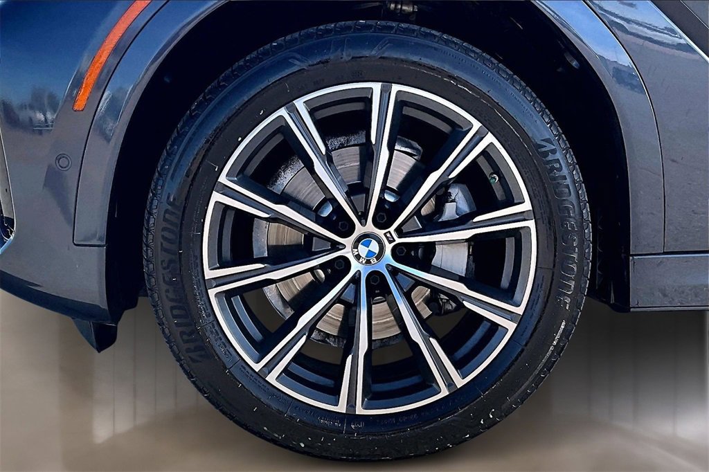 Used 2022 BMW X6 xDrive40i w/ M Sport Package image 8