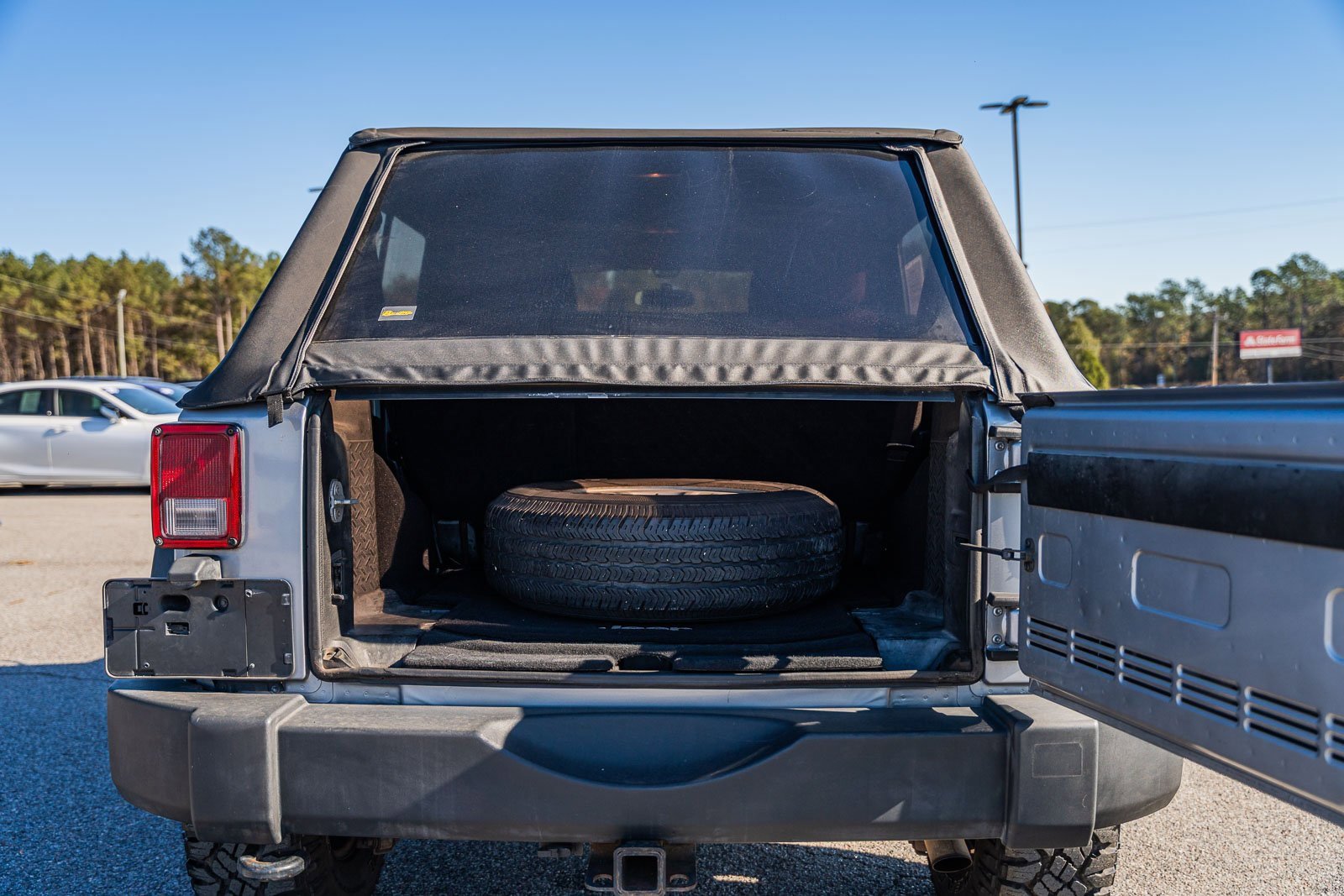 Used 2013 Jeep Wrangler Unlimited Sport w/ Connectivity Group image 15