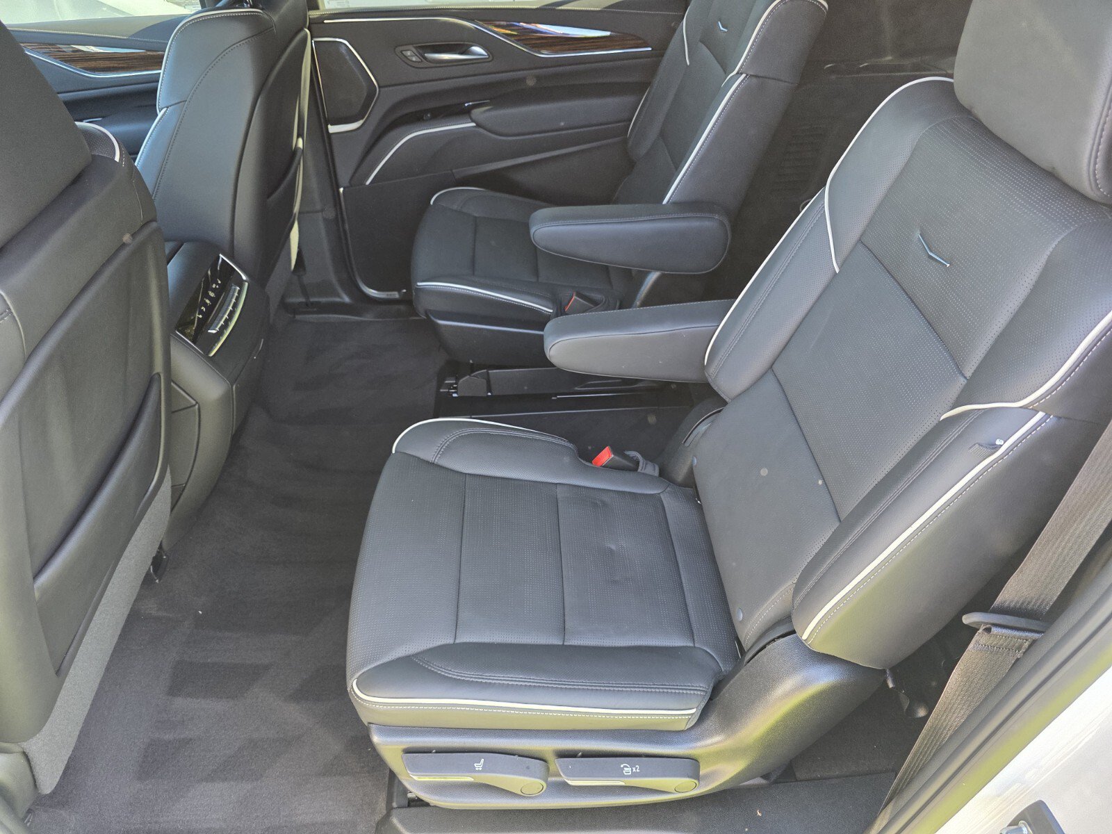 Used 2024 Cadillac Escalade ESV Premium Luxury w/ Performance Package AWD/4WD image 14