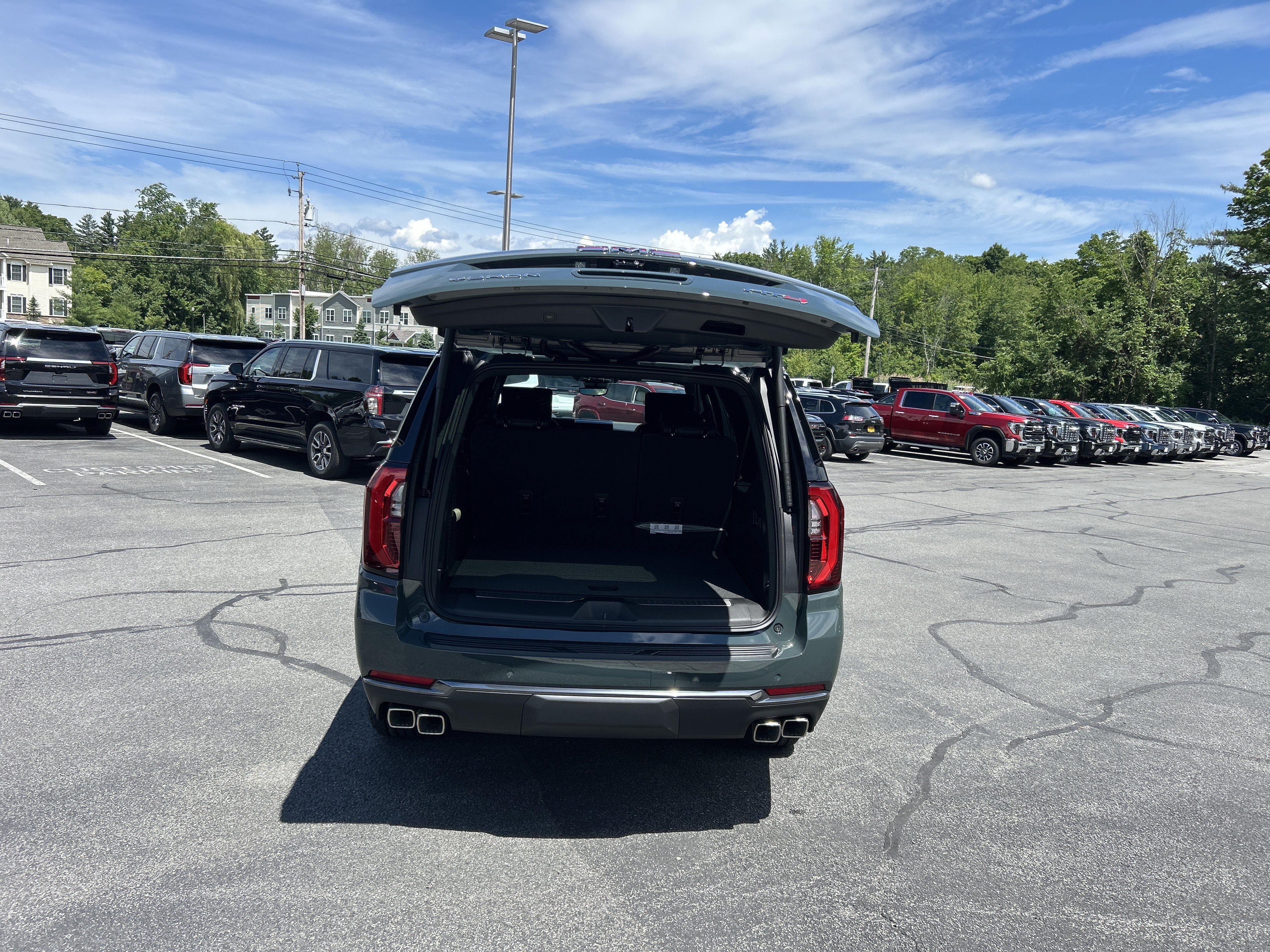 New 2026 GMC Yukon XL AT4 w/ AT4 Premium Plus Package AWD/4WD image 12