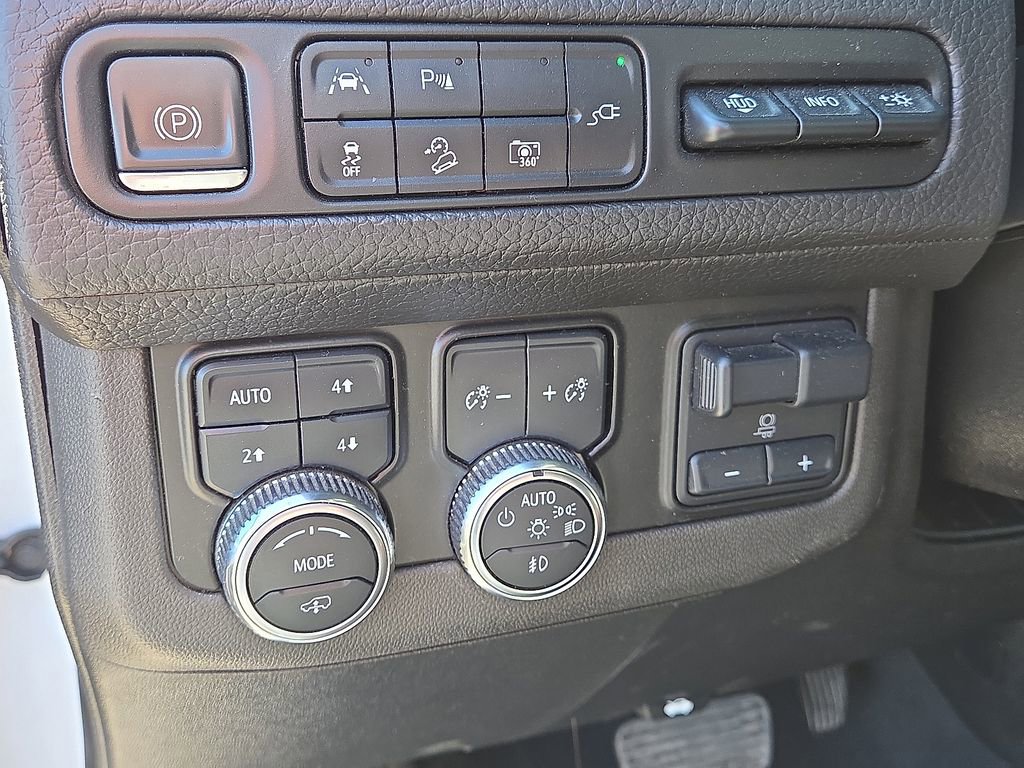 Used 2022 GMC Yukon Denali w/ Denali Ultimate Package image 22