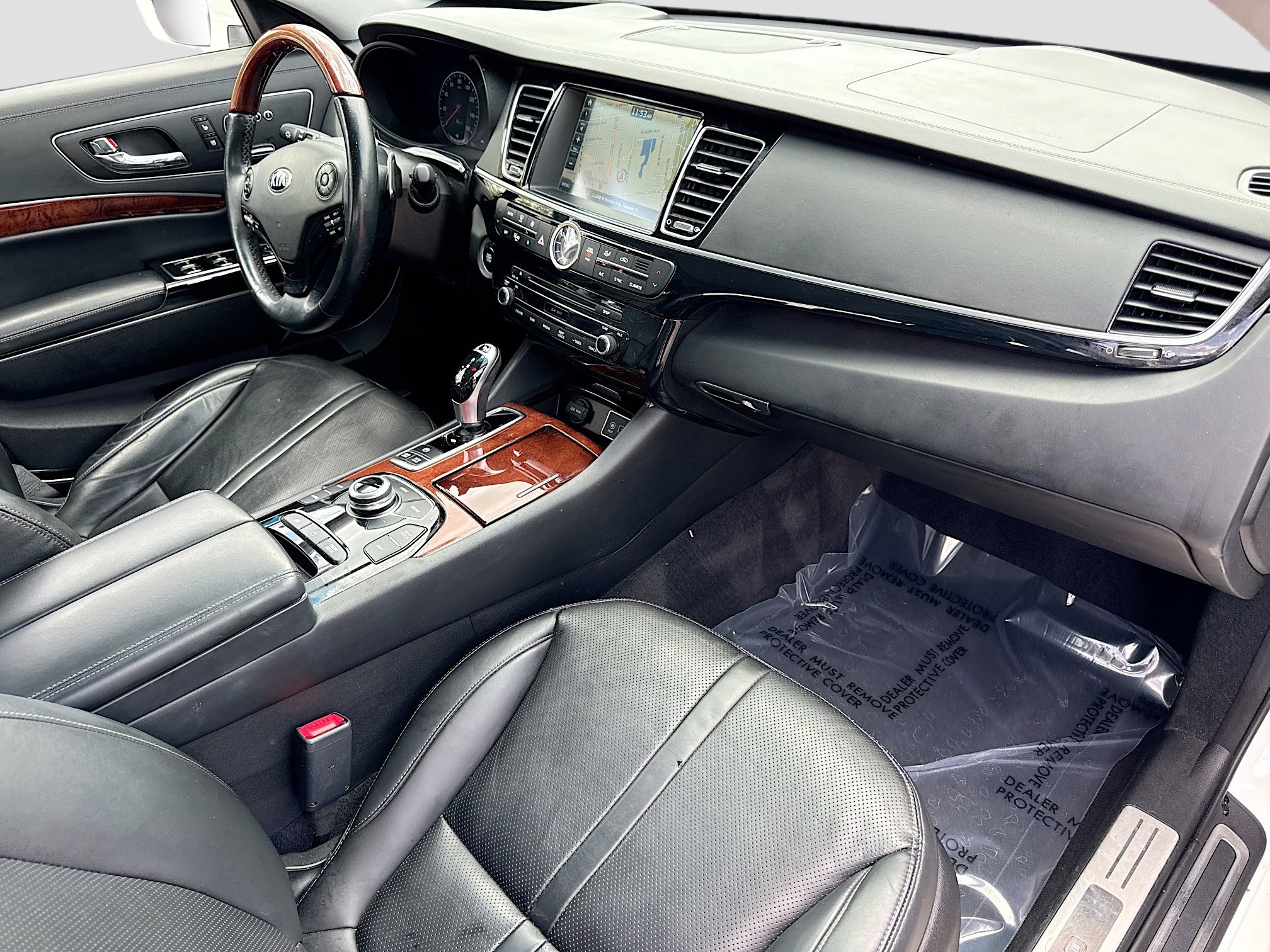 Used 2017 Kia K900 Luxury image 14