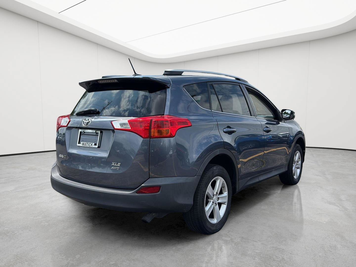 Used 2013 Toyota RAV4 XLE AWD/4WD image 8