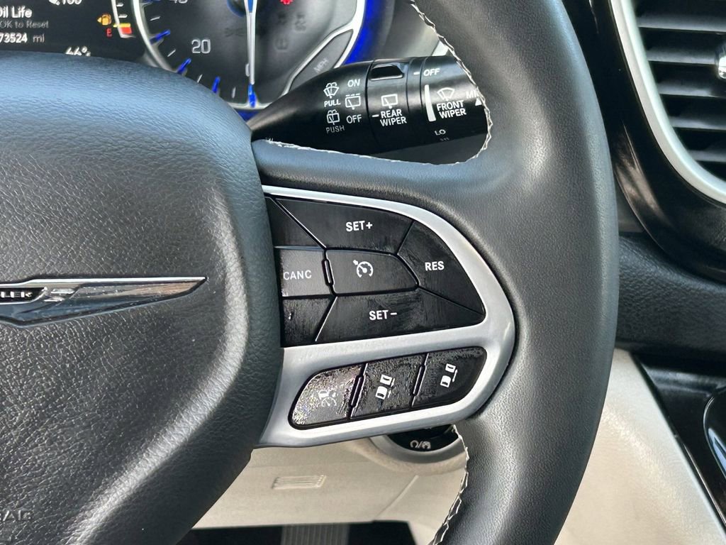 Used 2023 Chrysler Pacifica Touring-L image 23
