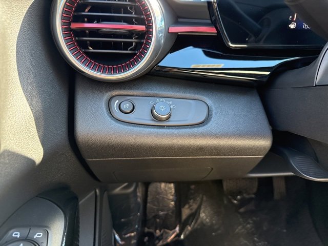 New 2026 Chevrolet Trax RS w/ Sunroof Package image 21