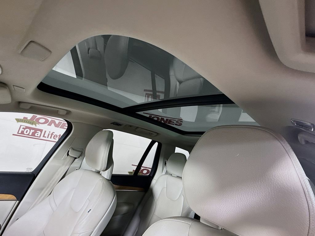 Used 2022 Volvo XC90 T6 Momentum w/ Climate Package image 11