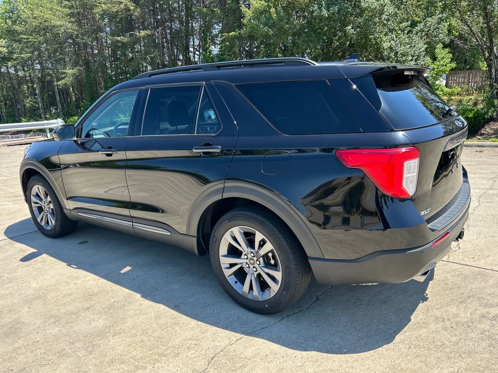 Used 2023 Ford Explorer XLT w/ Equipment Group 202A AWD/4WD image 3