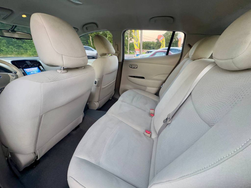 Used 2013 Nissan Leaf SV FWD image 9