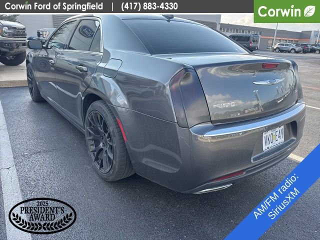 Used 2018 Chrysler 300 Touring w/ Chrome Appearance Package image 5